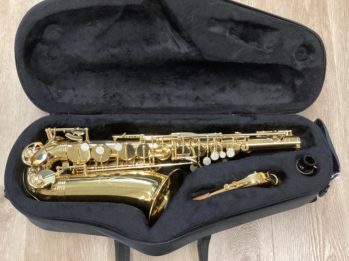 Ex-Hire Trevor James Alphasax